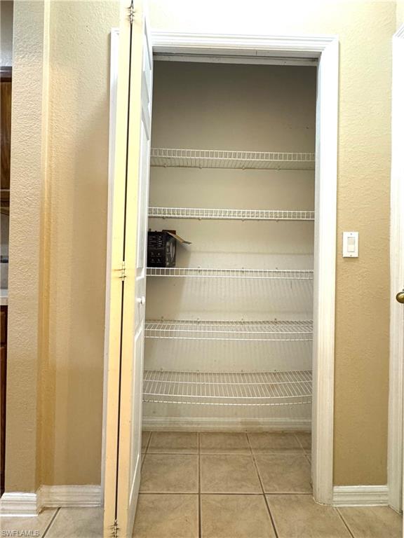 SHADOW LAKES - Residential Lease