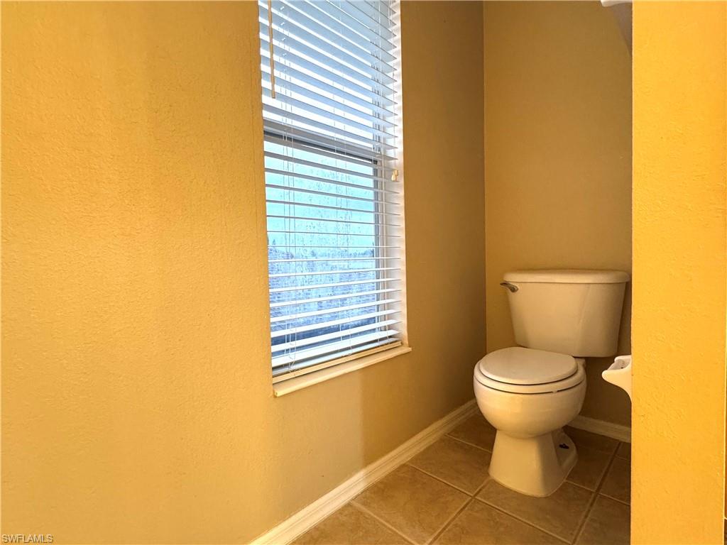 SHADOW LAKES - Residential Lease