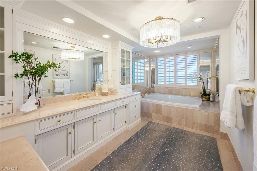 SEAPOINT AT NAPLES CAY - Residential