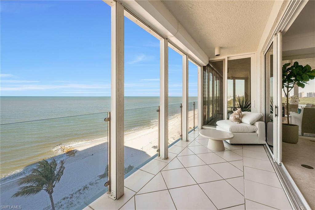 SEAPOINT AT NAPLES CAY - Residential