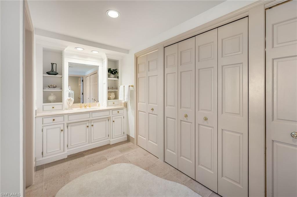 SEAPOINT AT NAPLES CAY - Residential