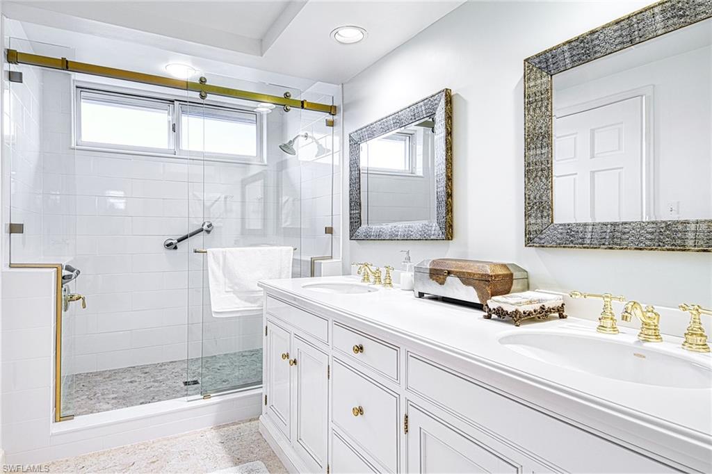 SEAPOINT AT NAPLES CAY - Residential