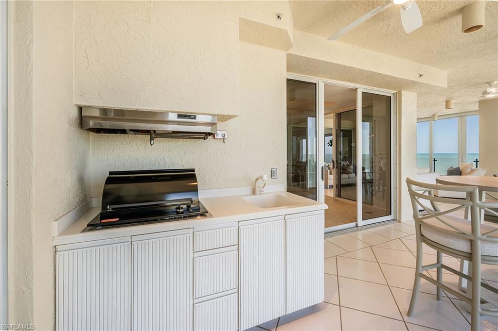 SEAPOINT AT NAPLES CAY - Residential