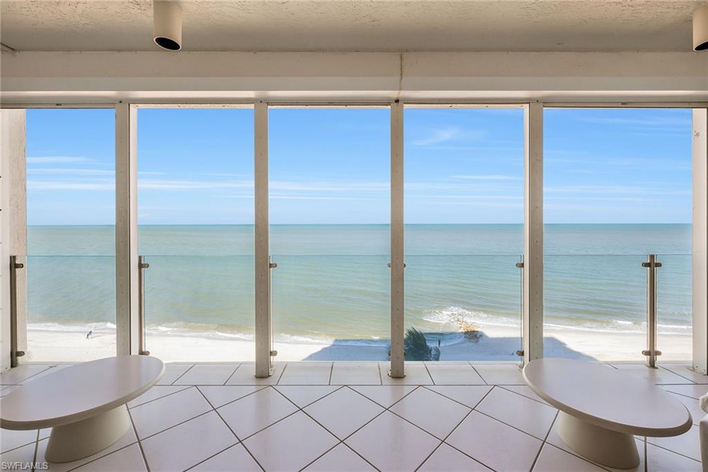 SEAPOINT AT NAPLES CAY - Residential