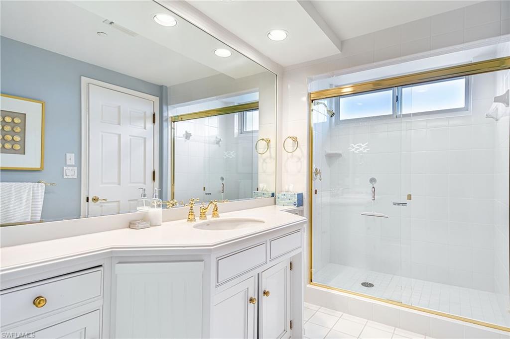 SEAPOINT AT NAPLES CAY - Residential