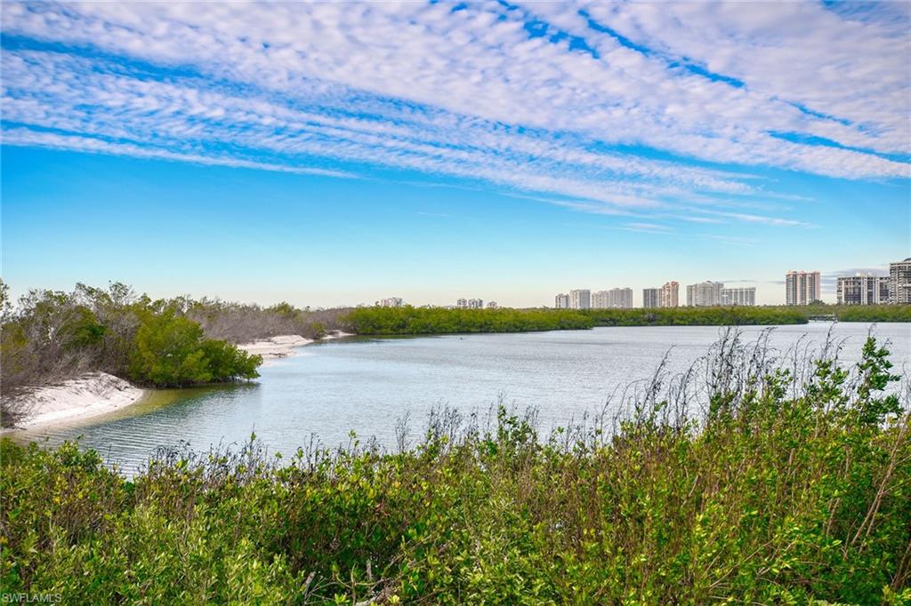SEAPOINT AT NAPLES CAY - Residential