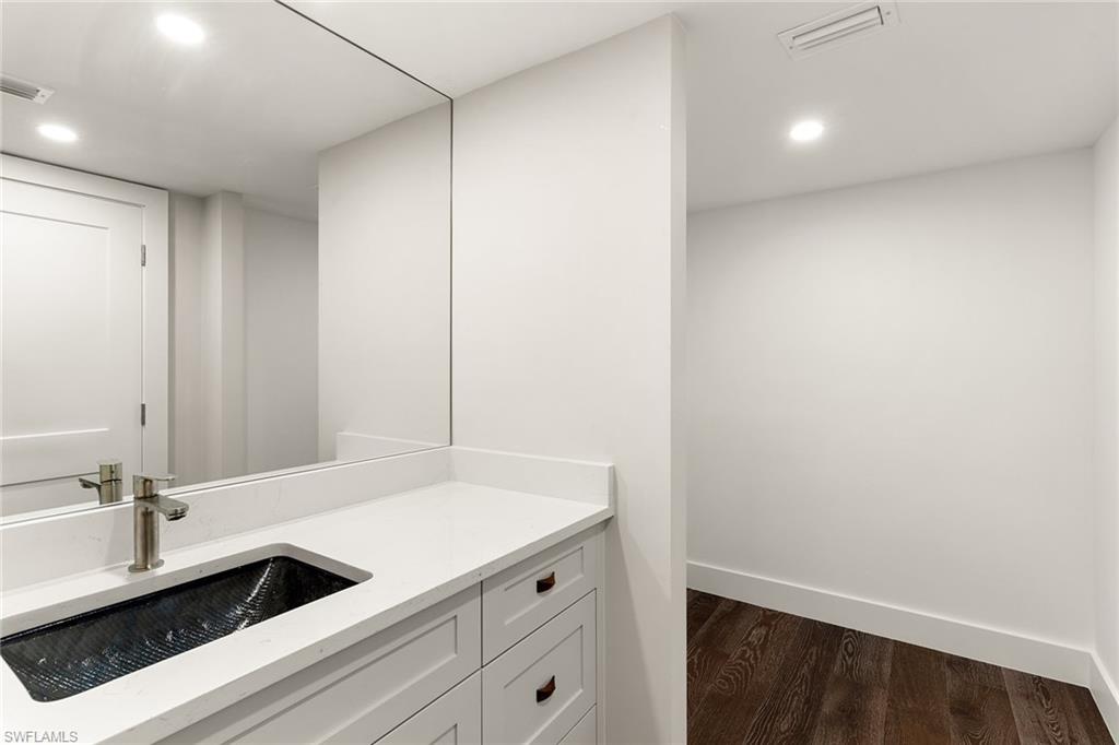 JENNIFER SHORES - Residential