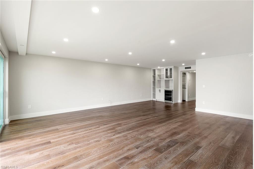 JENNIFER SHORES - Residential