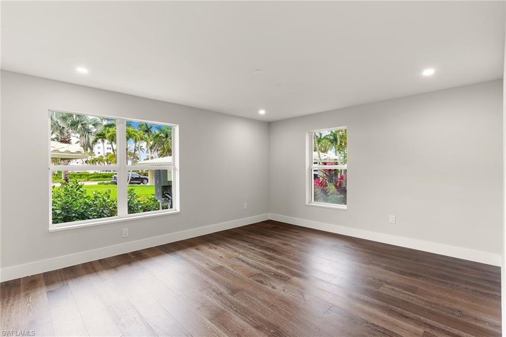 JENNIFER SHORES - Residential