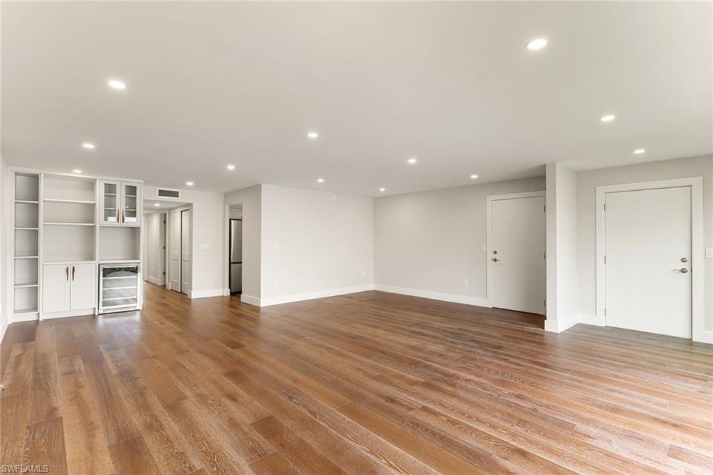 JENNIFER SHORES - Residential