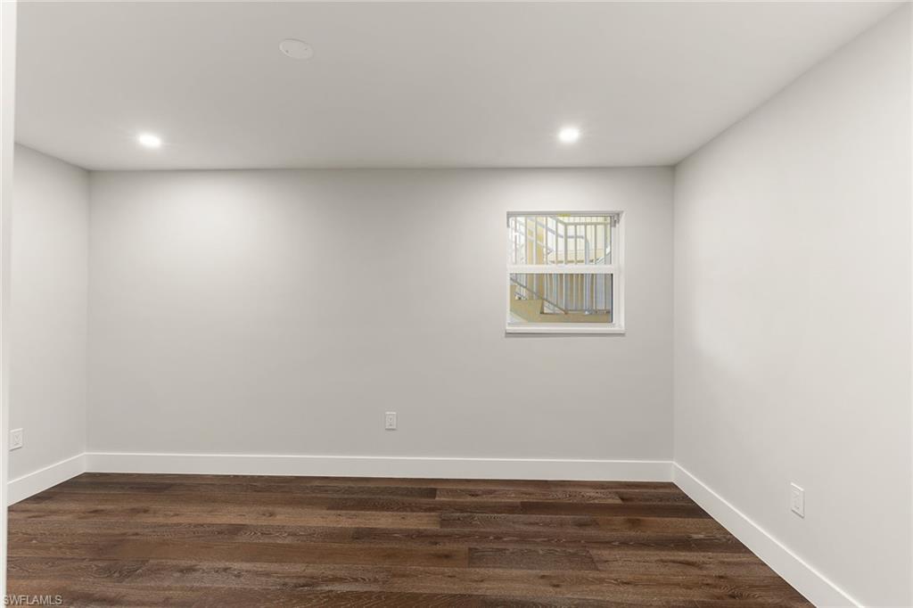 JENNIFER SHORES - Residential