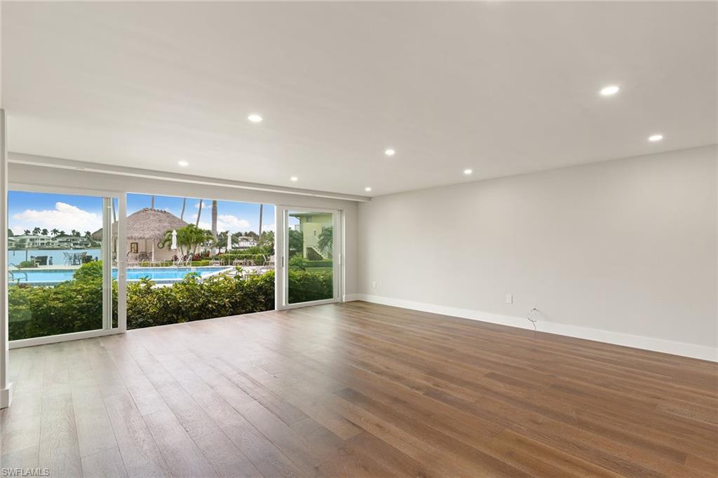 JENNIFER SHORES - Residential