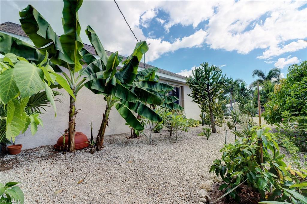 MANATEE BAY UNRECORDED SUBDIVISION - Residential