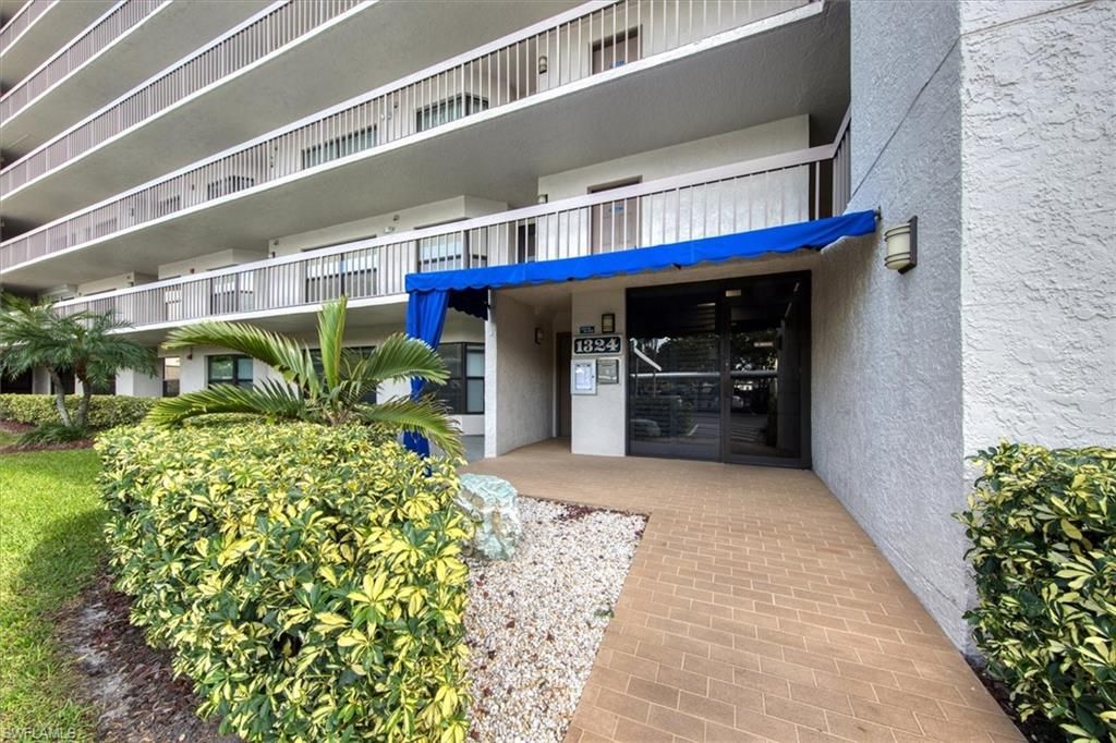 Photo of 1324 Pasadena AVE S #204, SOUTH PASADENA, FL 33707 (MLS # 226013649)