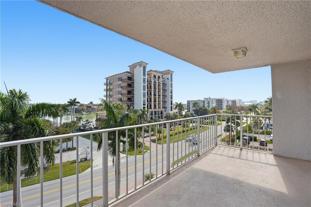 VANDERBILT SHORES - Residential