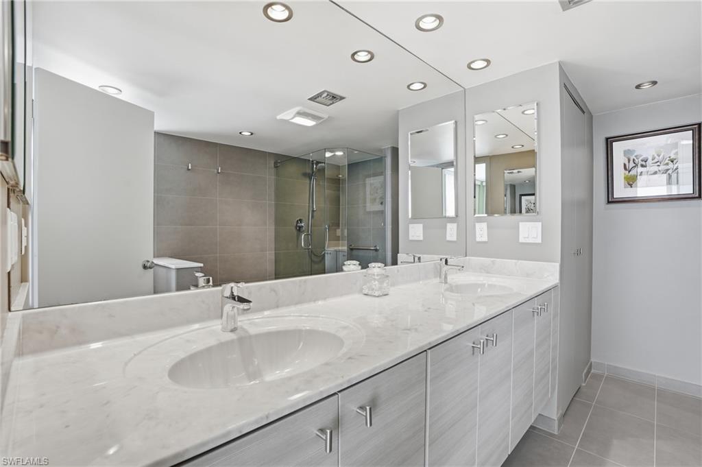 VANDERBILT SHORES - Residential