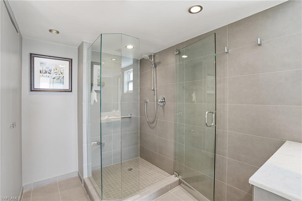 VANDERBILT SHORES - Residential