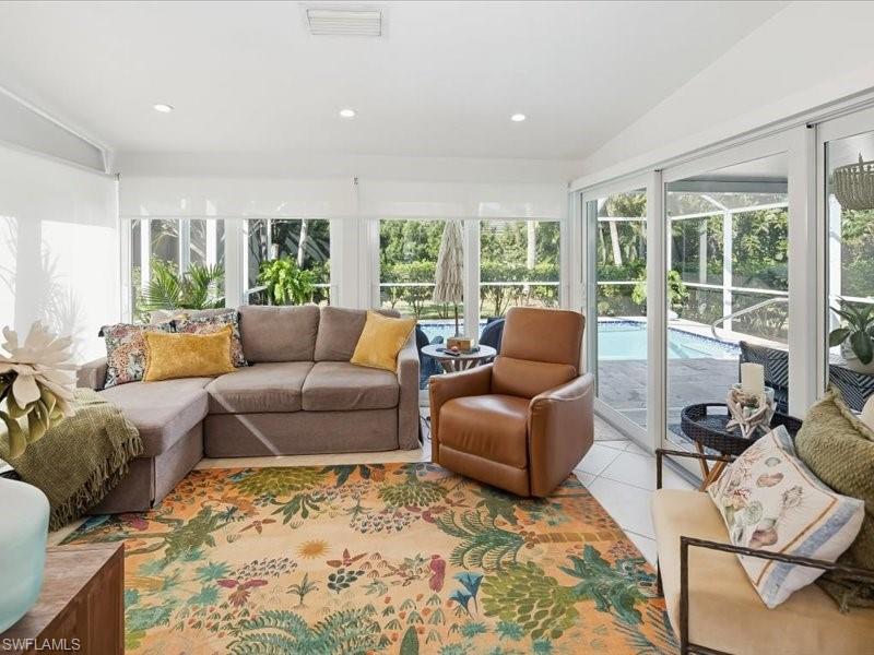 MARCO BEACH - Residential