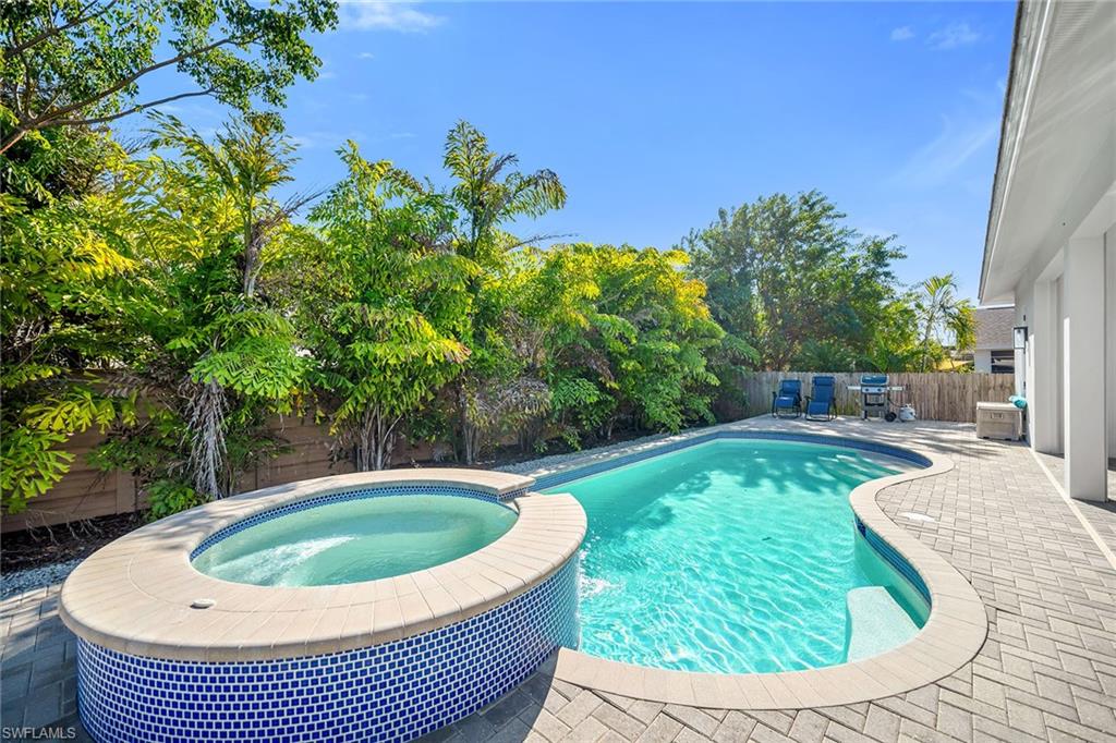 MARCO BEACH - Residential