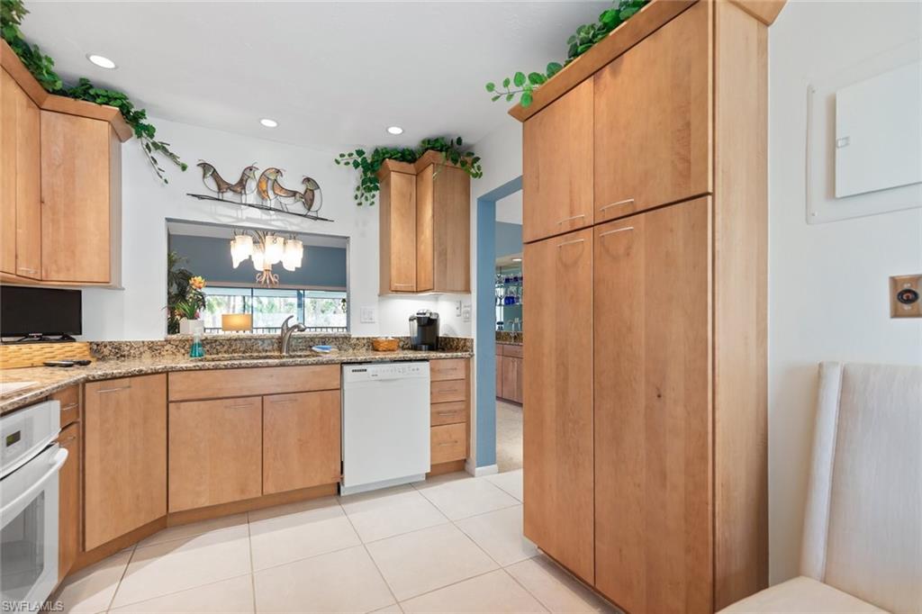 HAMPTONS AT KINGS LAKE - Residential