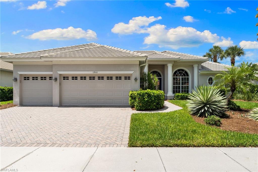 1901 Winding Oaks WAY
