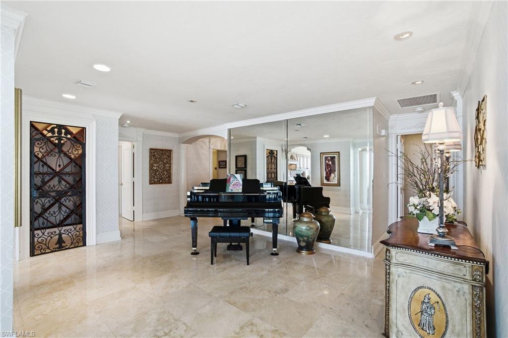 PARK PLAZA - Residential