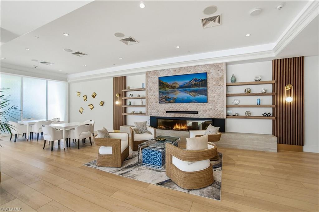 PARK PLAZA - Residential