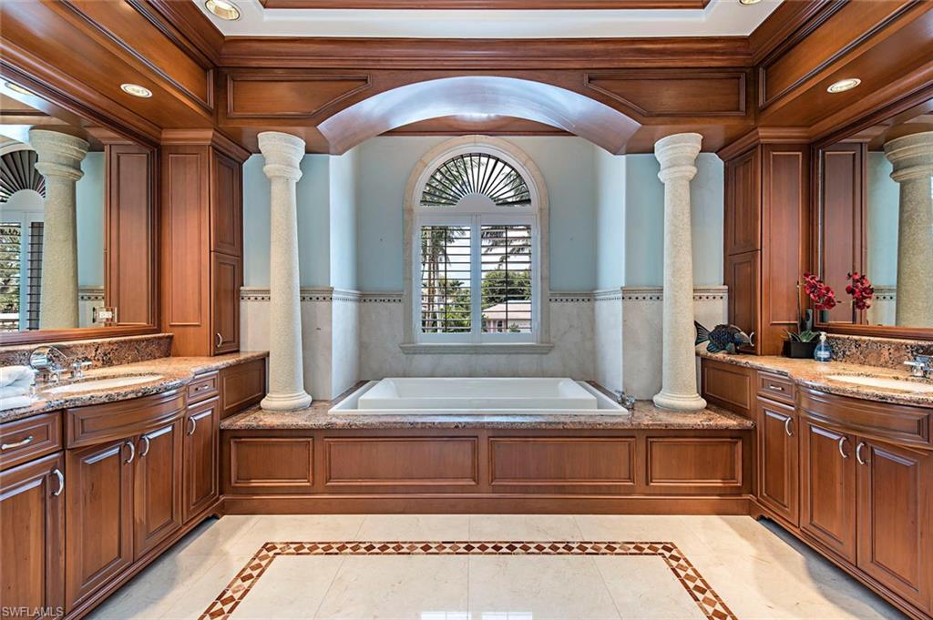 AQUALANE SHORES - Residential