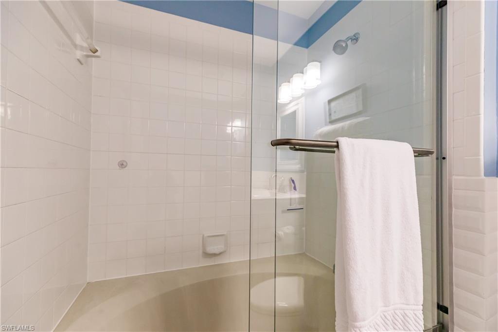 TWELVE OAKS - Residential