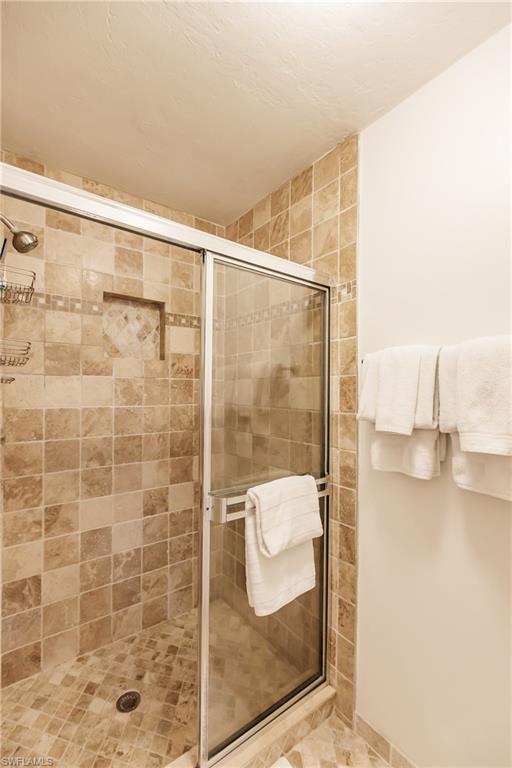 TWELVE OAKS - Residential