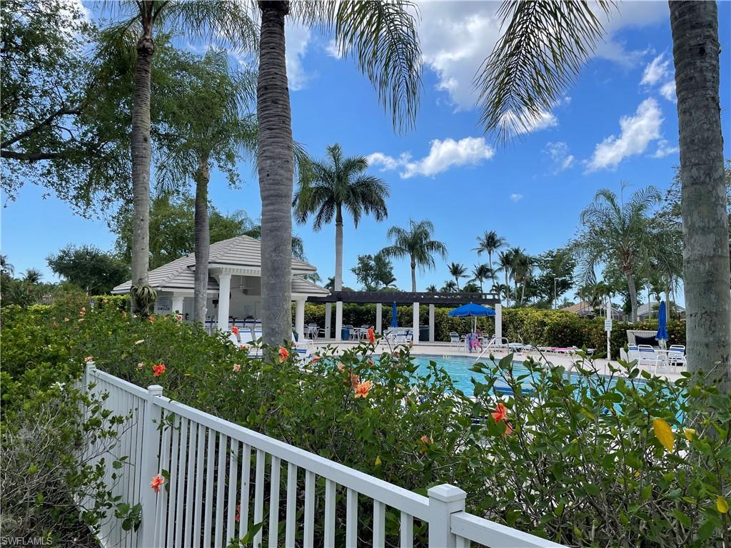 TWELVE OAKS - Residential