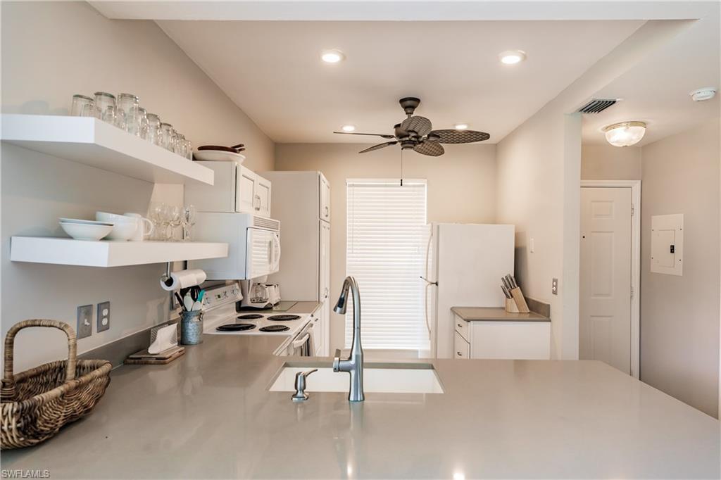 TWELVE OAKS - Residential