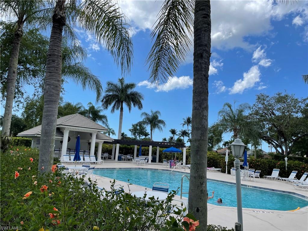 TWELVE OAKS - Residential