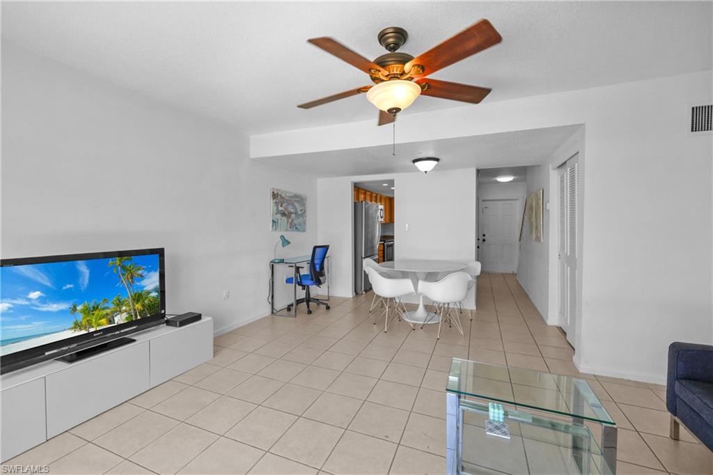 HYDE PARK - Residential Lease