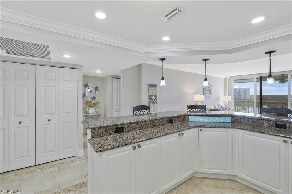 VANDERBILT TOWERS - Residential