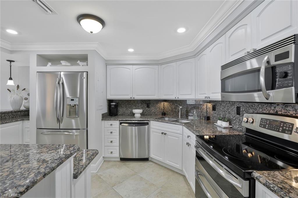 VANDERBILT TOWERS - Residential