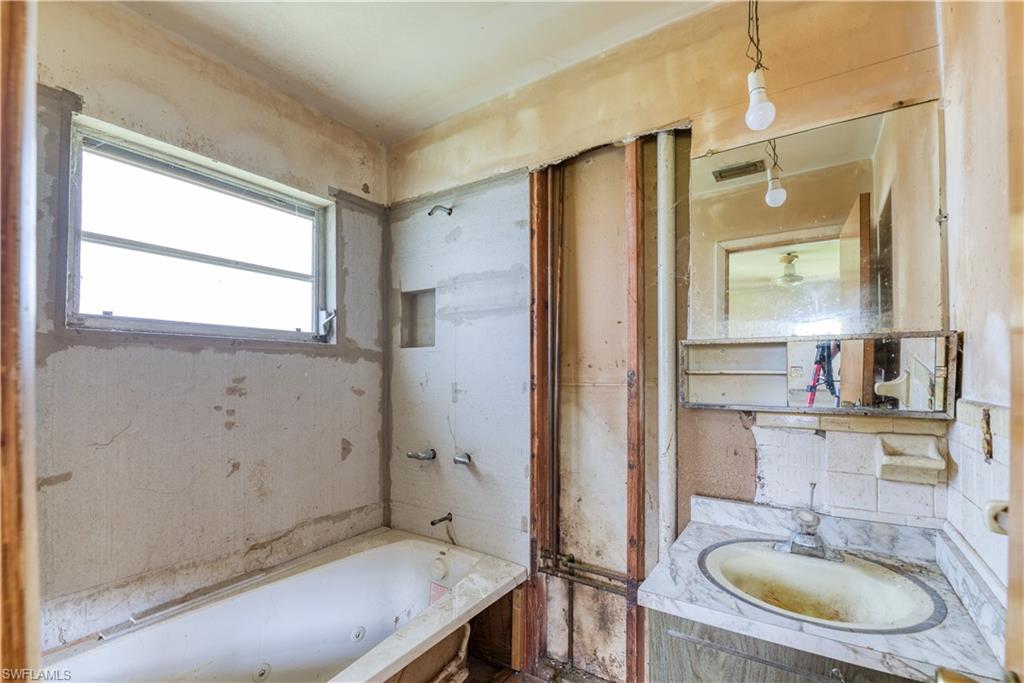 NAPLES PARK - Residential