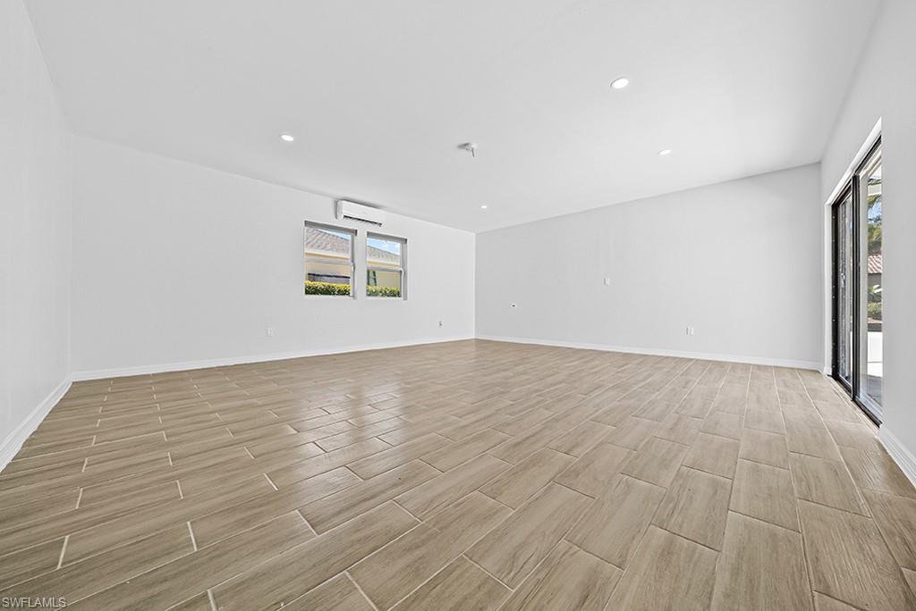 ROYAL HARBOR - Residential