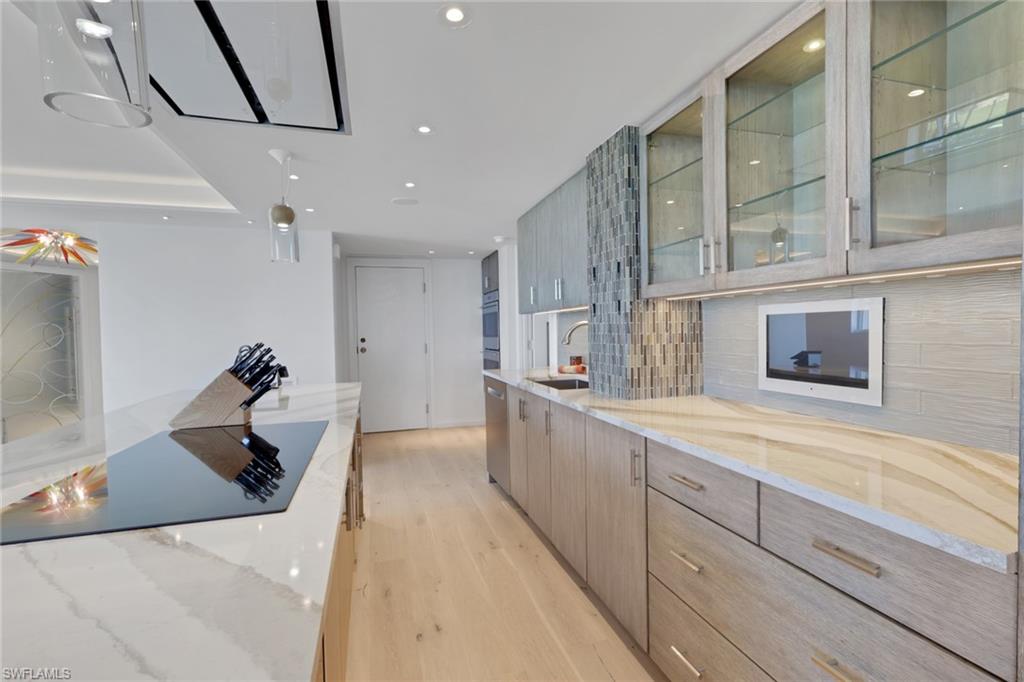 VANDERBILT SHORES - Residential