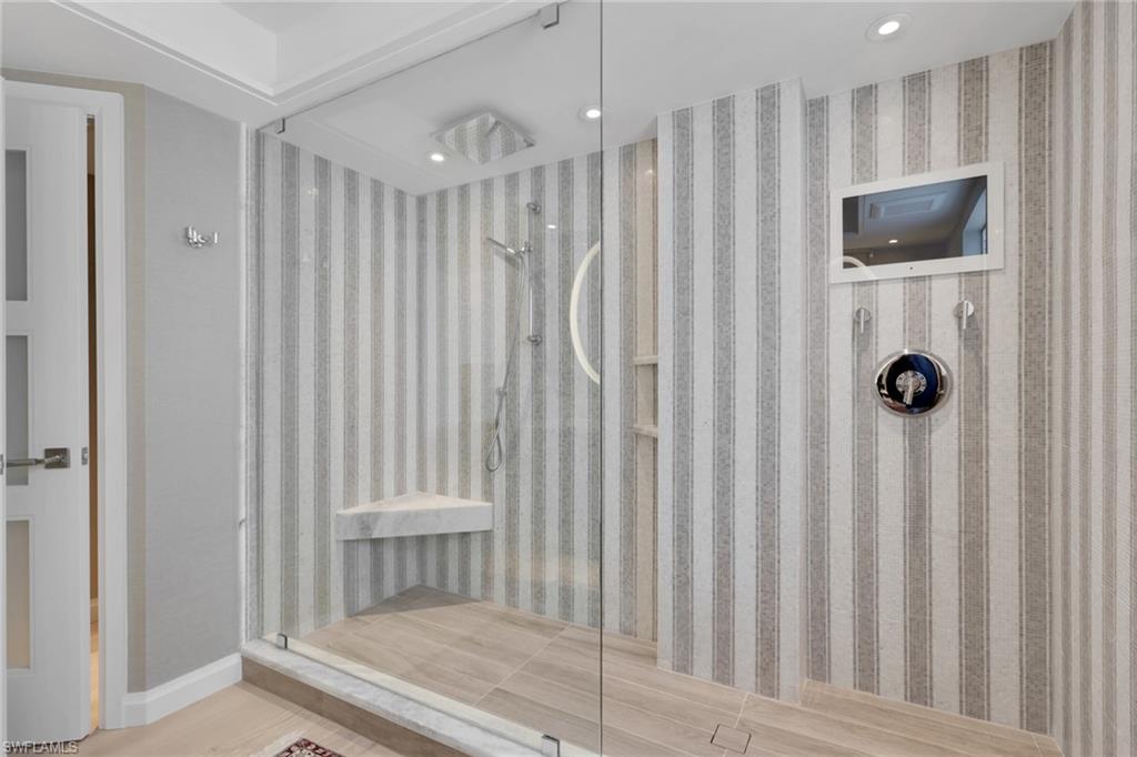 VANDERBILT SHORES - Residential