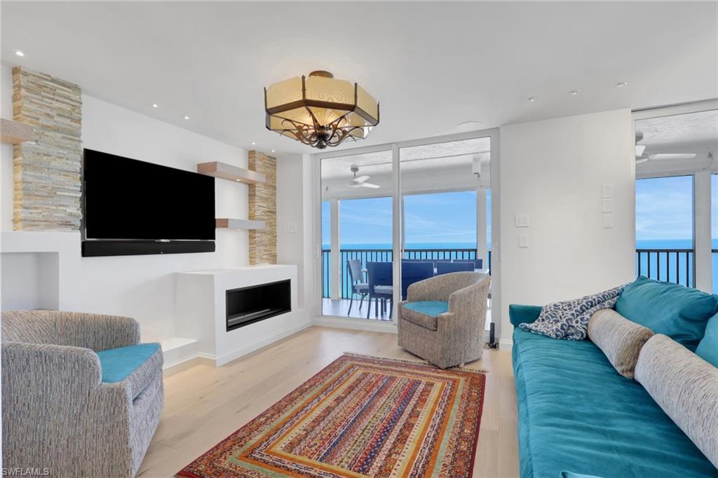 VANDERBILT SHORES - Residential