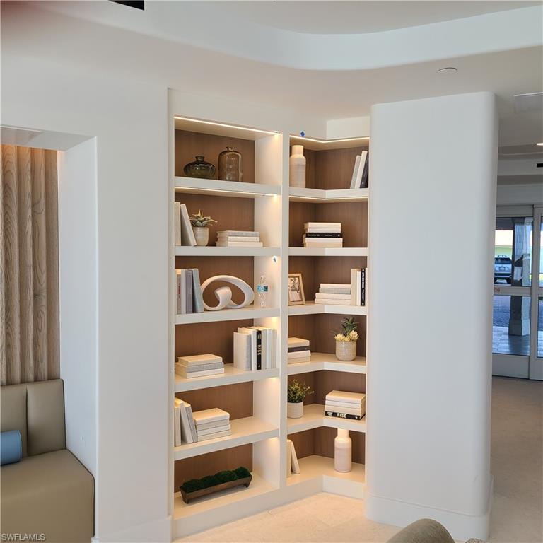 VANDERBILT SHORES - Residential