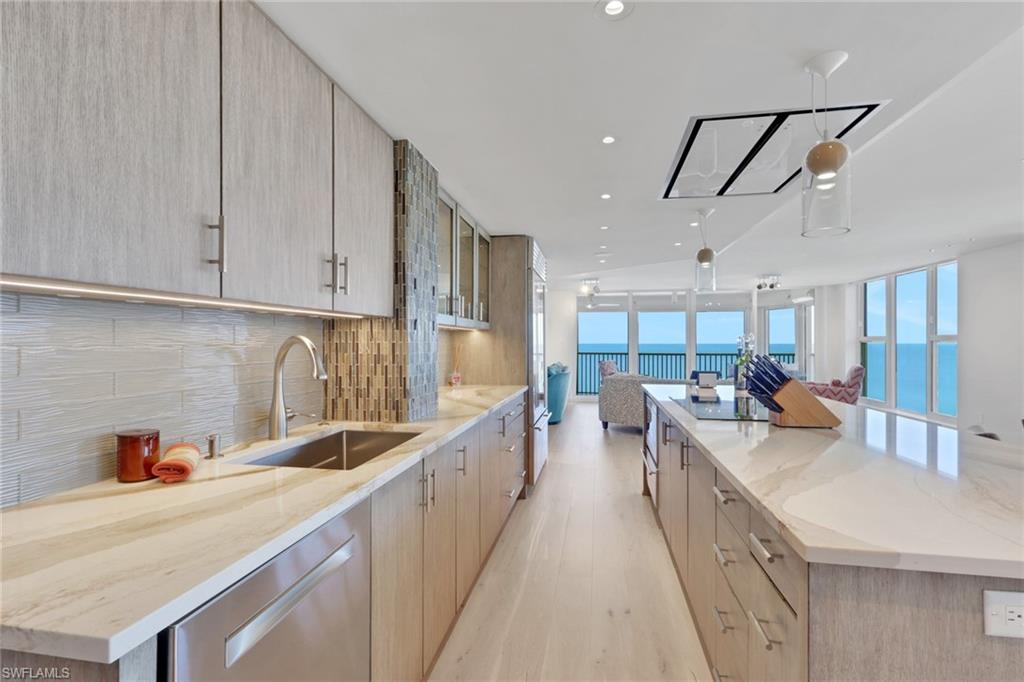 VANDERBILT SHORES - Residential