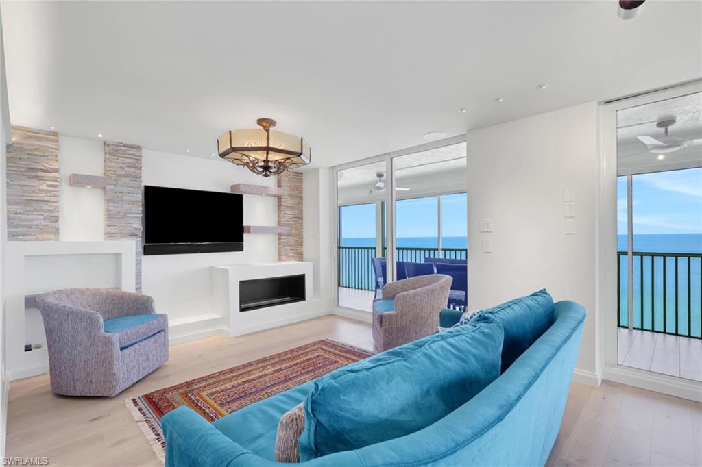 VANDERBILT SHORES - Residential