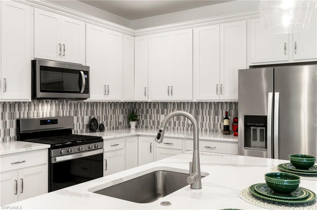 VENTANA POINTE - Residential