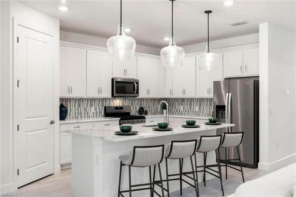 VENTANA POINTE - Residential