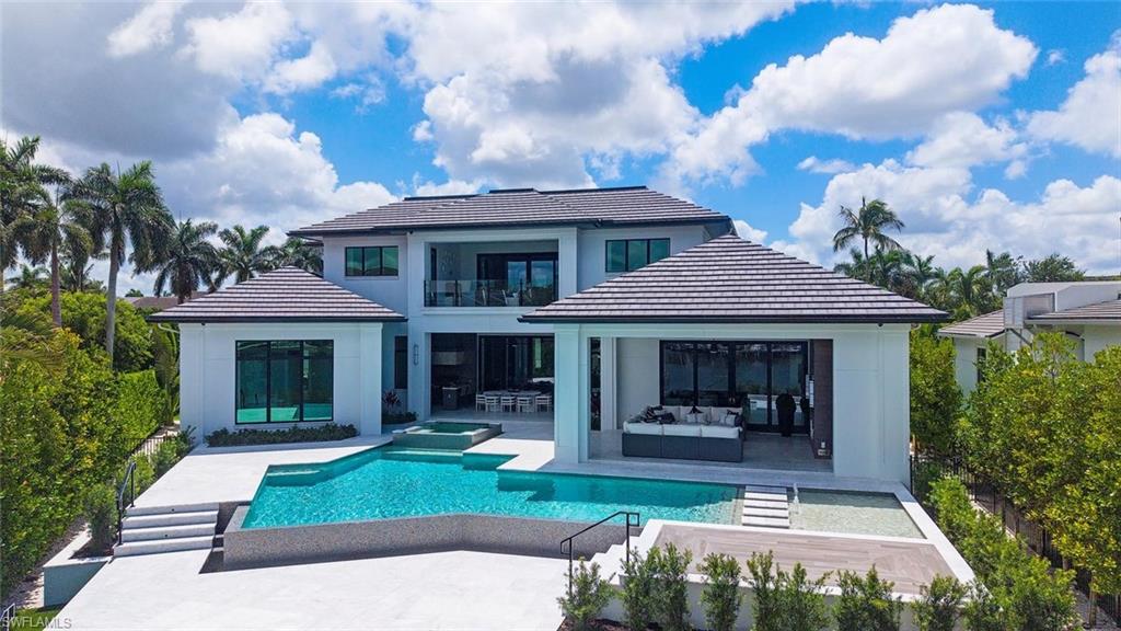 405 Neapolitan WAY
