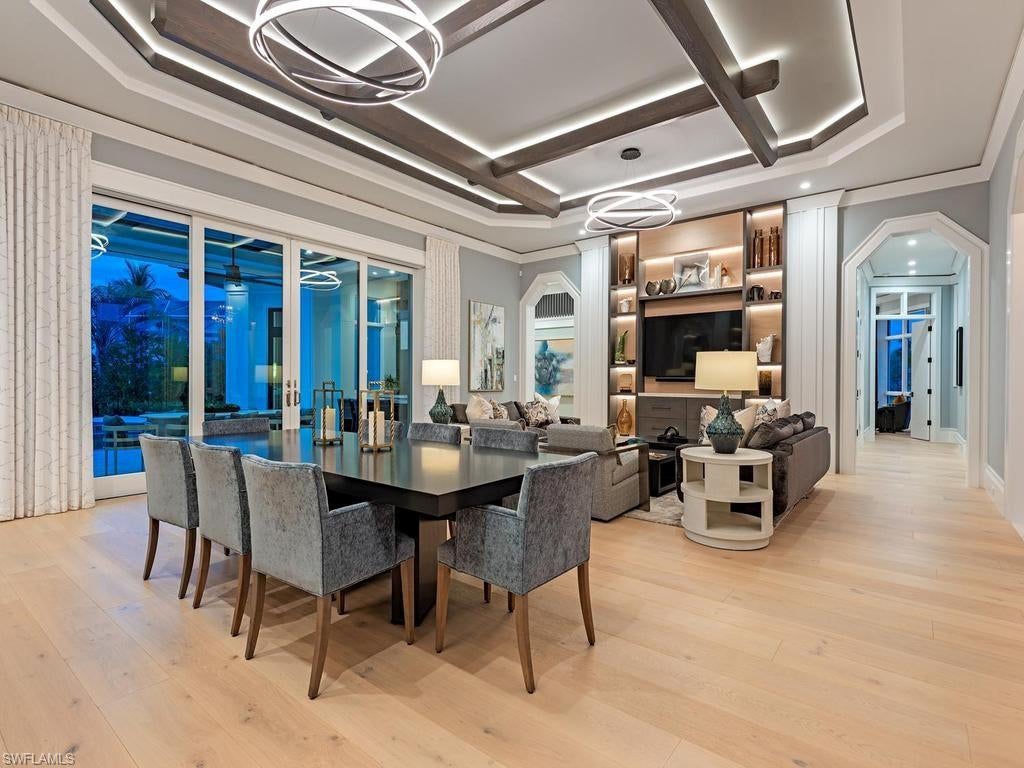 405 Neapolitan WAY