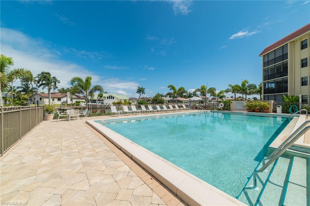 BREEZY POINT - Residential