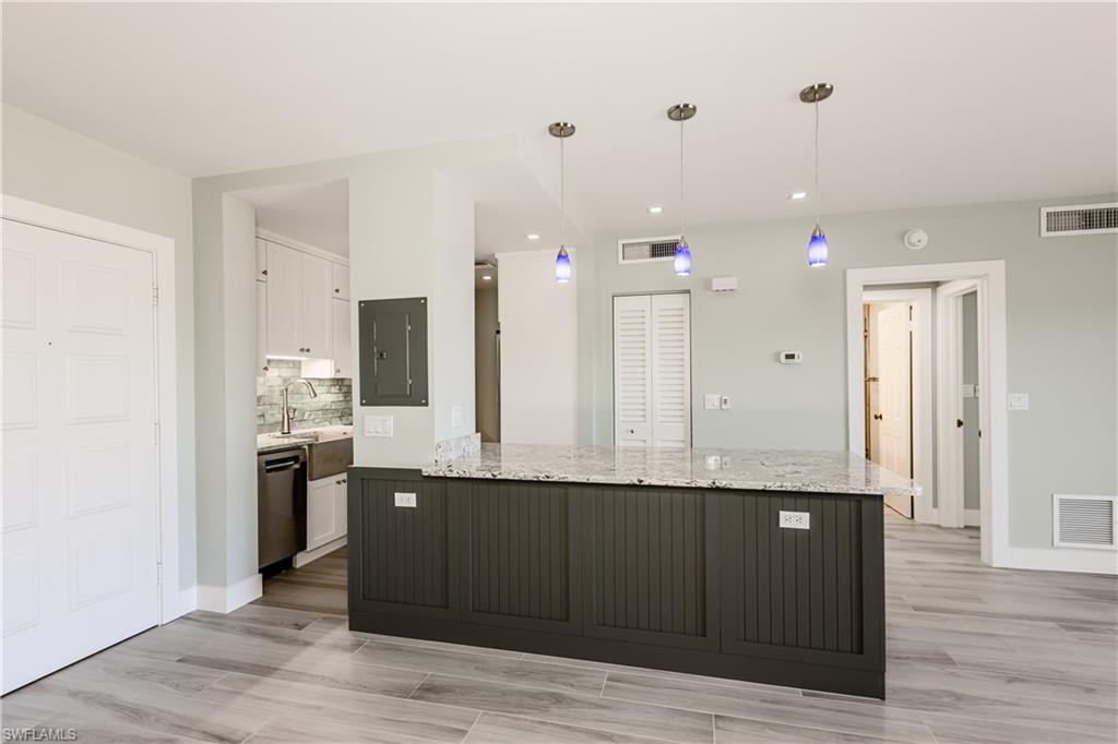 EMERALD BEACH APARTMENTS - Residential